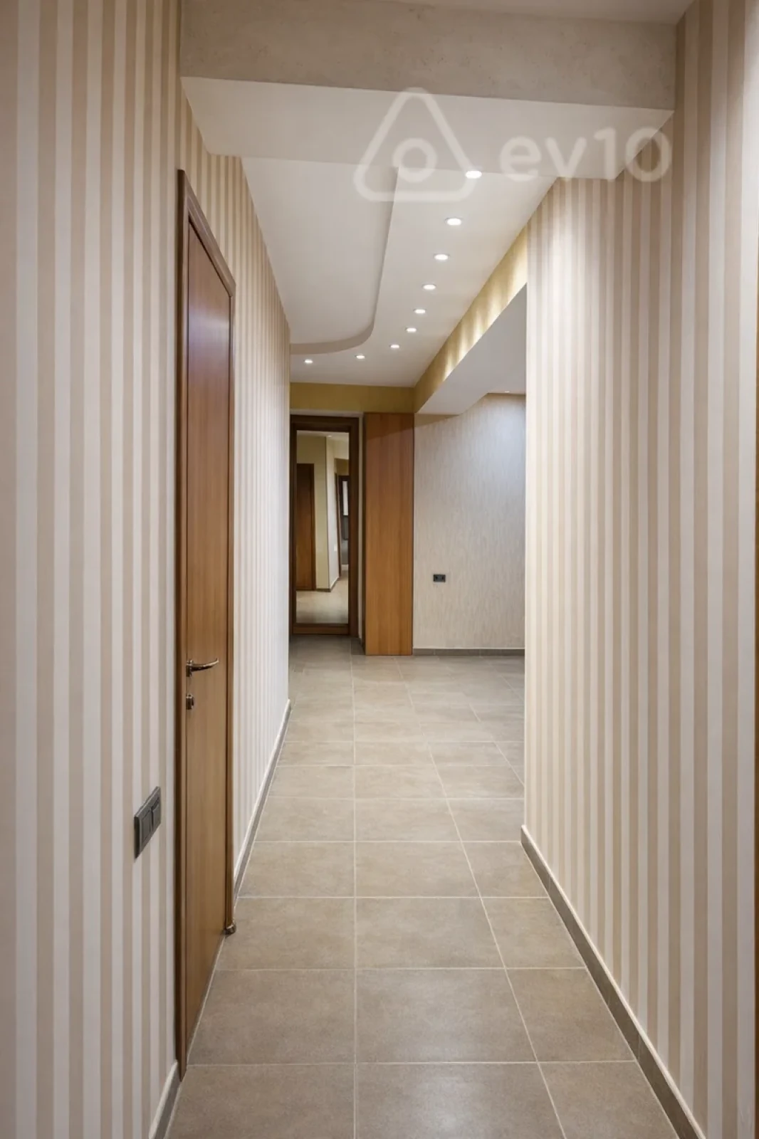 Kirayə verilir 3 otaqlı yeni tikili 140 m²