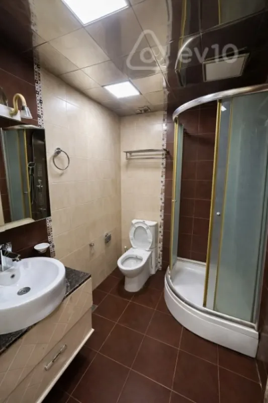 Kirayə verilir 3 otaqlı yeni tikili 140 m²