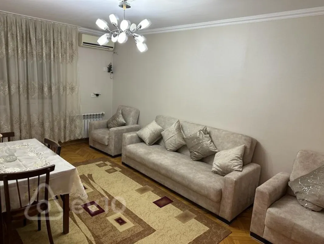 Kirayə verilir 2 otaqlı köhnə tikili 60 m²