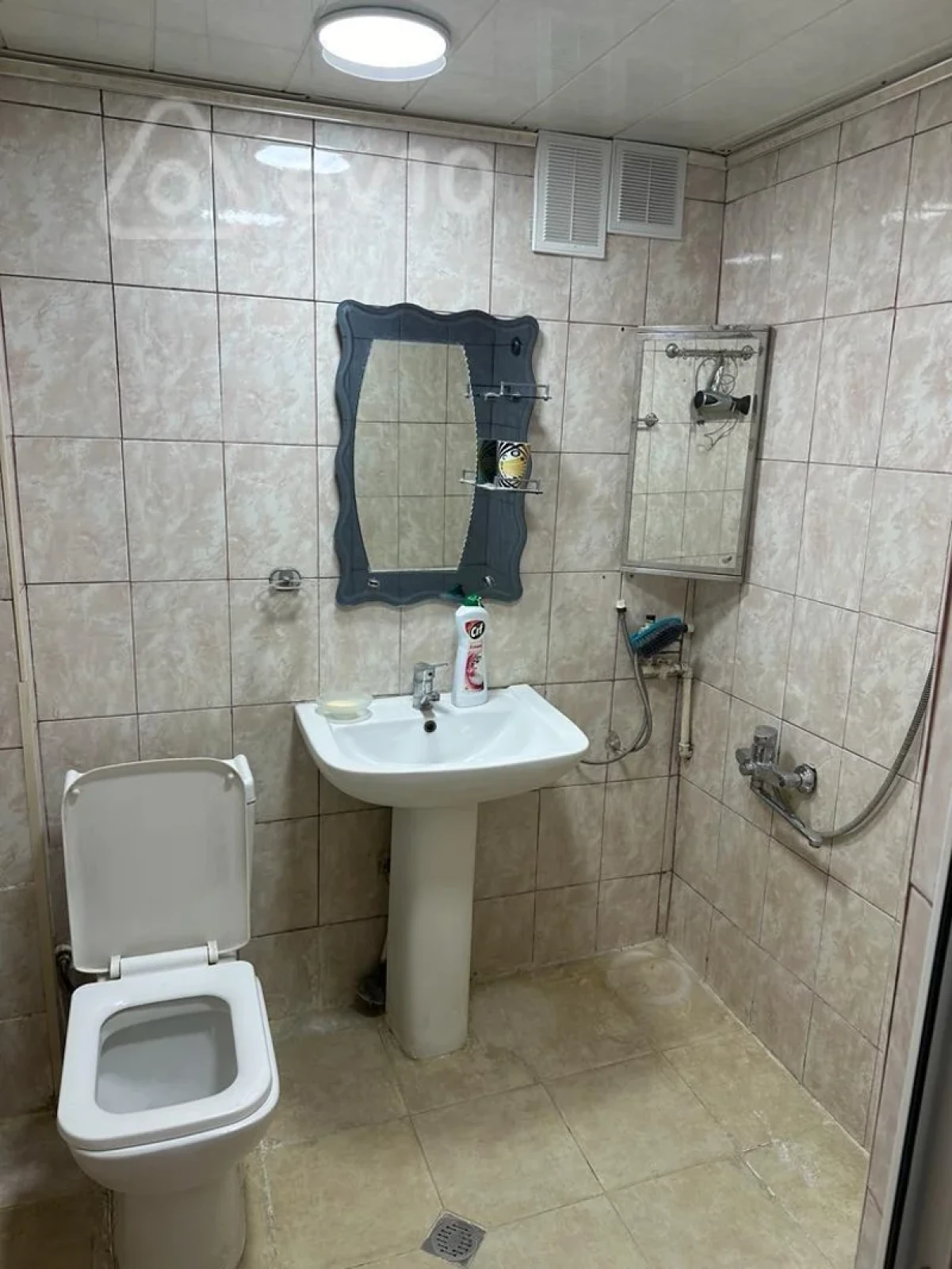 Kirayə verilir 2 otaqlı köhnə tikili 60 m²