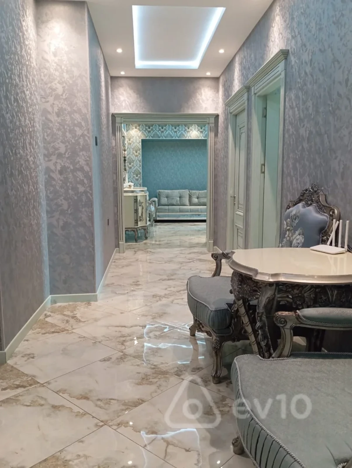 Kirayə verilir 3 otaqlı yeni tikili 148 m²