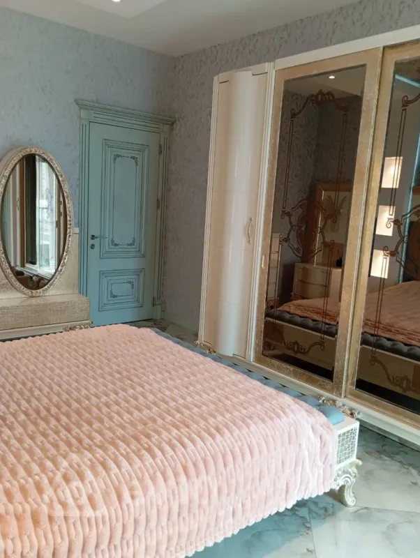 Kirayə verilir 3 otaqlı yeni tikili 148 m²