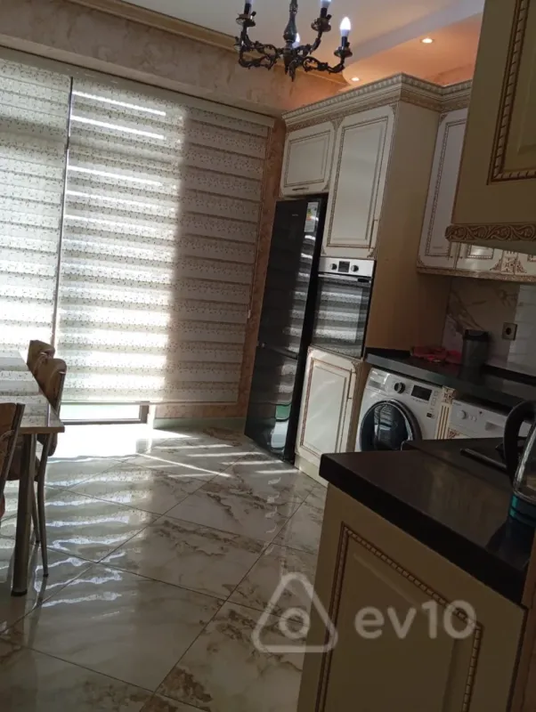 Kirayə verilir 3 otaqlı yeni tikili 148 m²