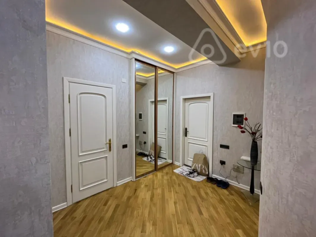 Kirayə verilir 3 otaqlı yeni tikili 140 m²
