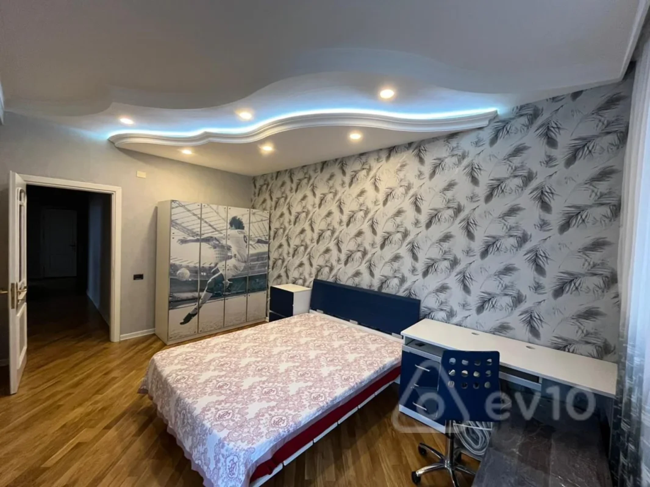 Kirayə verilir 3 otaqlı yeni tikili 140 m²