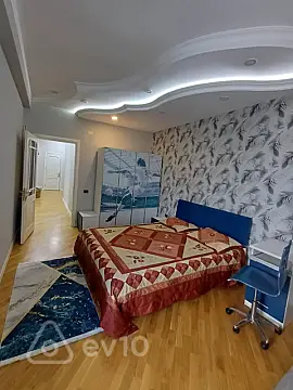 Kirayə verilir 3 otaqlı yeni tikili 140 m²