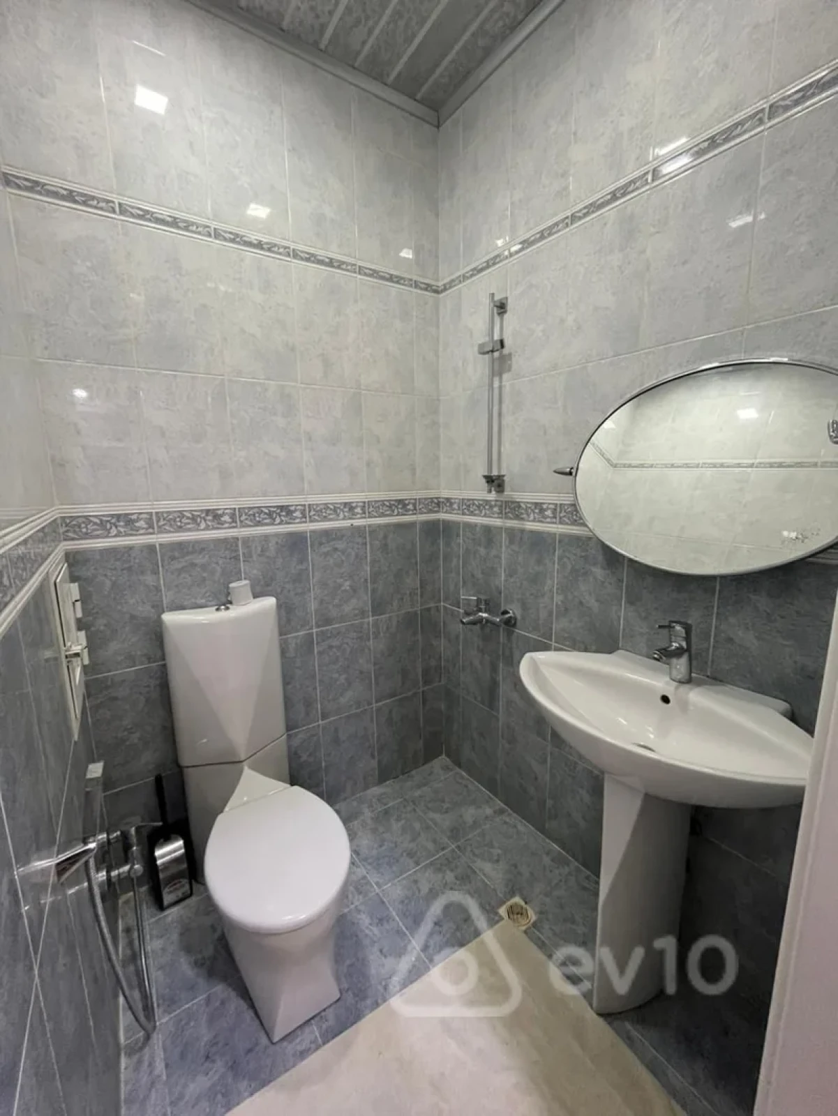 Kirayə verilir 3 otaqlı yeni tikili 140 m²