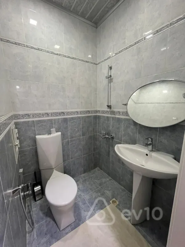 Kirayə verilir 3 otaqlı yeni tikili 140 m²