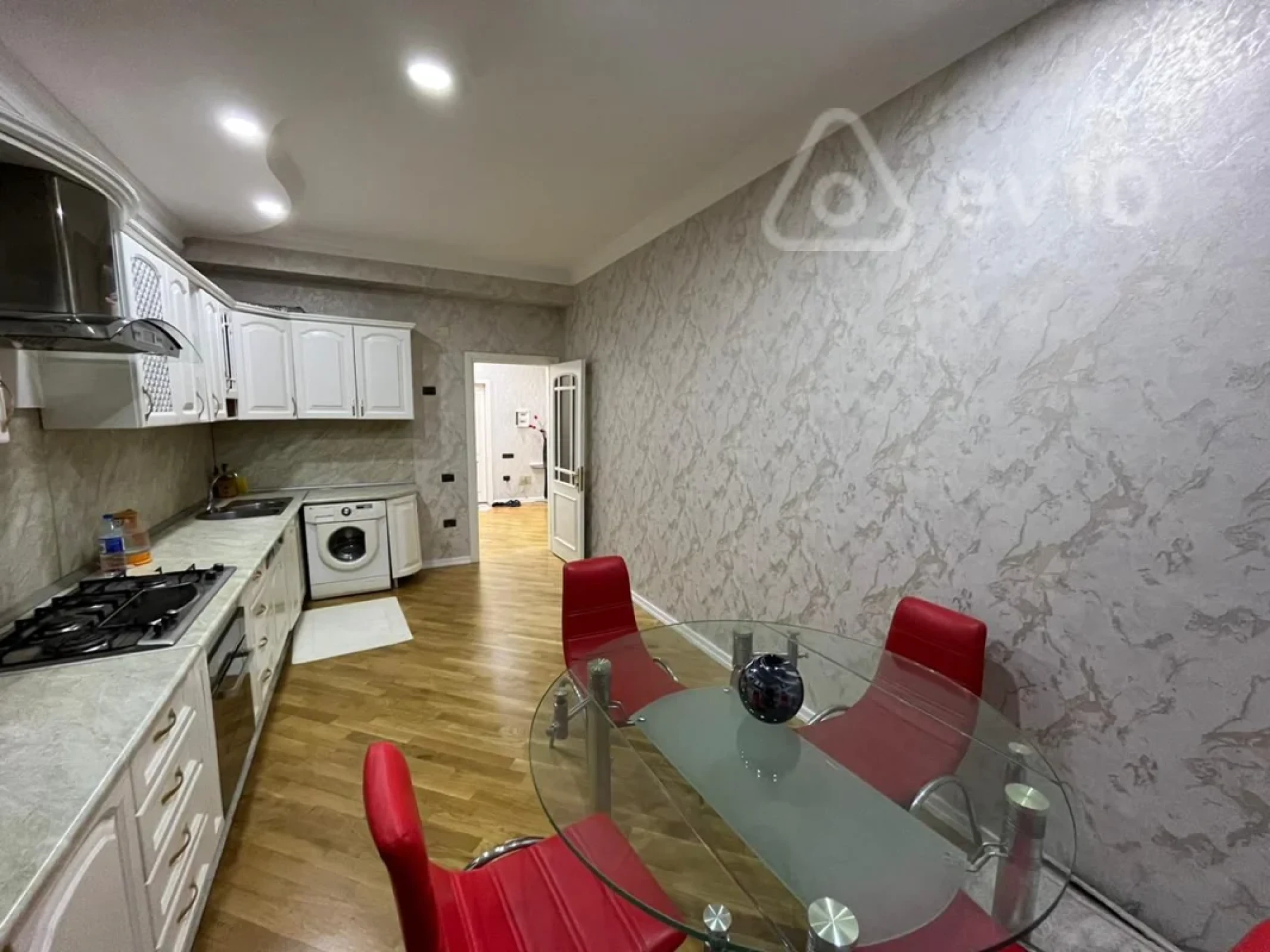 Kirayə verilir 3 otaqlı yeni tikili 140 m²