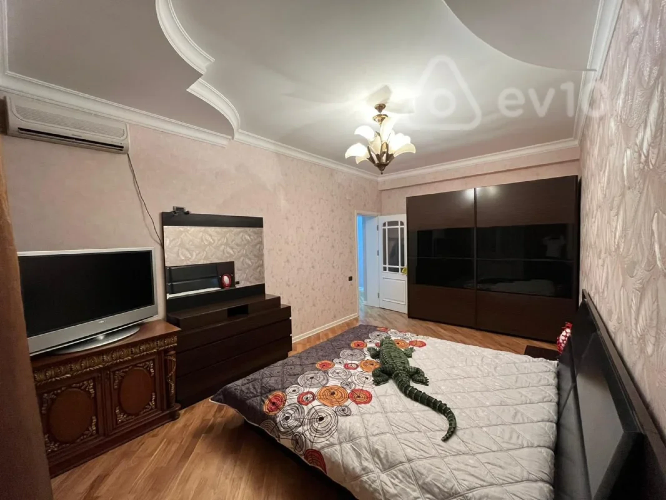 Kirayə verilir 3 otaqlı yeni tikili 140 m²