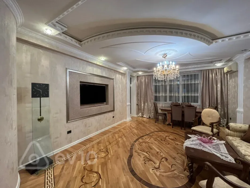 Kirayə verilir 3 otaqlı yeni tikili 140 m²