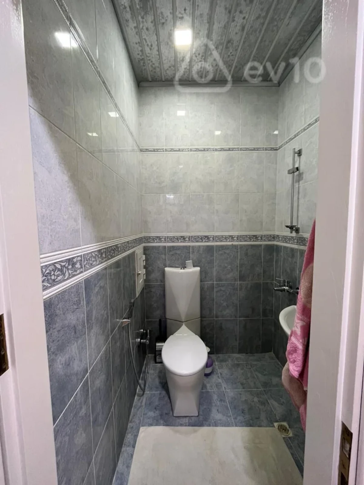 Kirayə verilir 3 otaqlı yeni tikili 140 m²