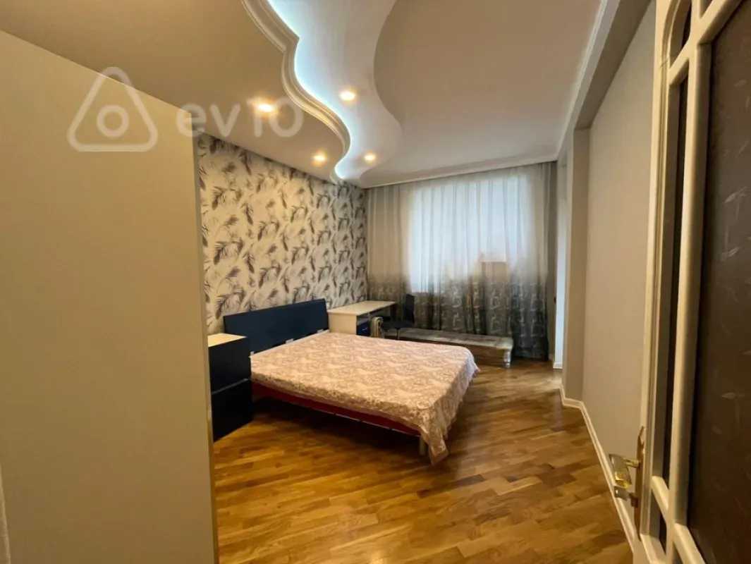 Kirayə verilir 3 otaqlı yeni tikili 140 m²