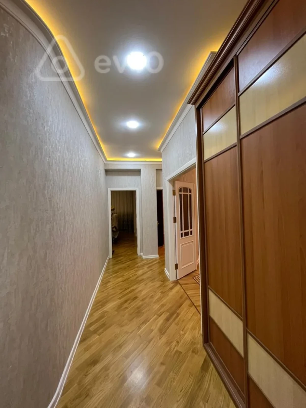 Kirayə verilir 3 otaqlı yeni tikili 140 m²