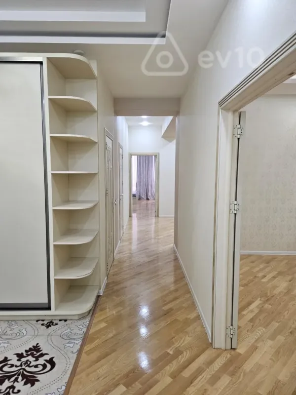 Kirayə verilir 3 otaqlı yeni tikili 160 m²