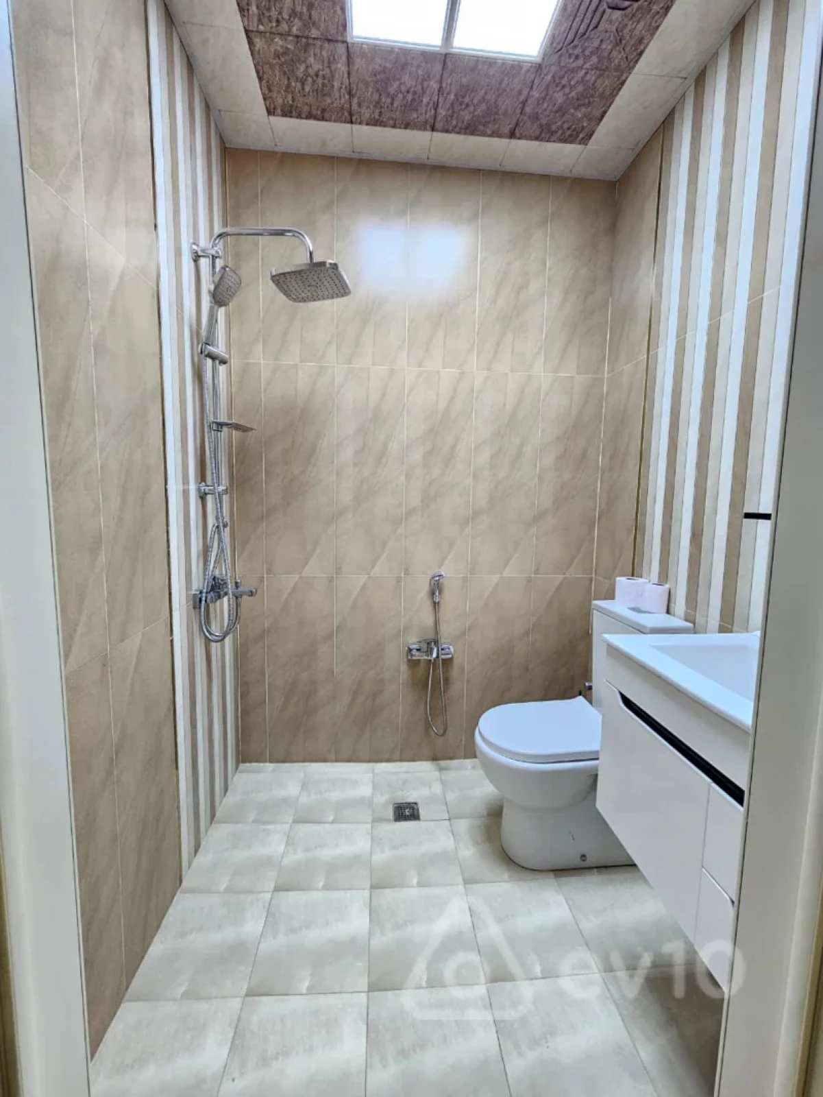 Kirayə verilir 3 otaqlı yeni tikili 160 m²