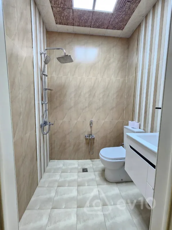 Kirayə verilir 3 otaqlı yeni tikili 160 m²