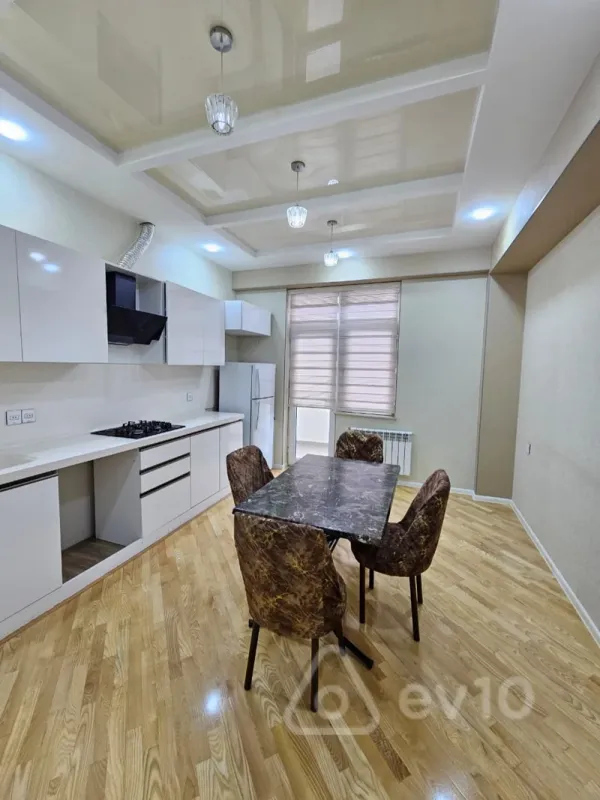 Kirayə verilir 3 otaqlı yeni tikili 160 m²