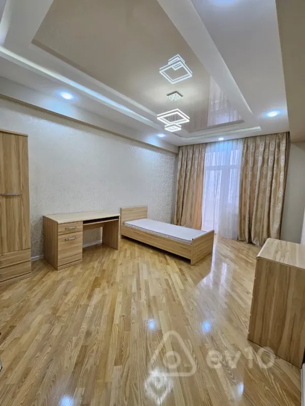 Kirayə verilir 3 otaqlı yeni tikili 160 m²