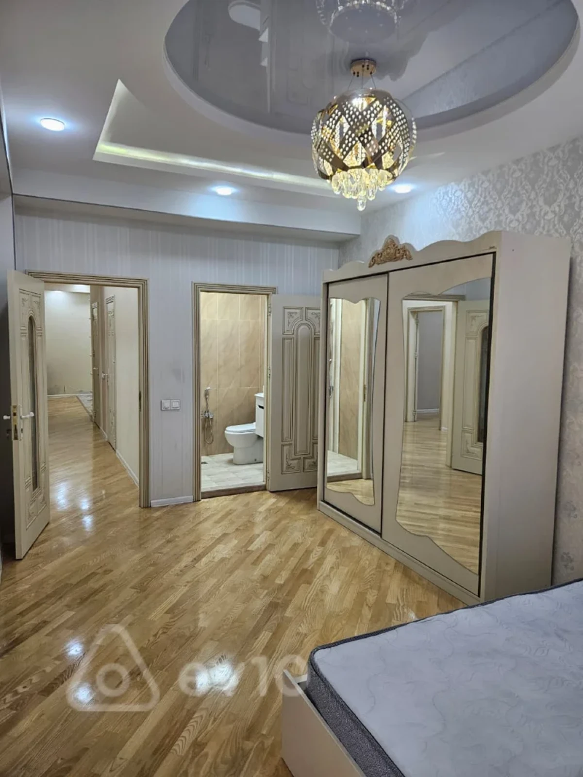 Kirayə verilir 3 otaqlı yeni tikili 160 m²