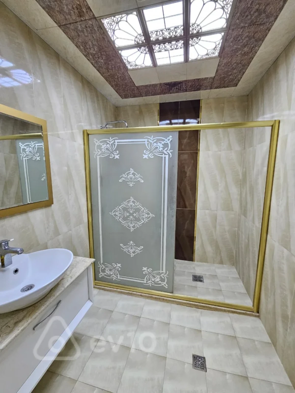 Kirayə verilir 3 otaqlı yeni tikili 160 m²