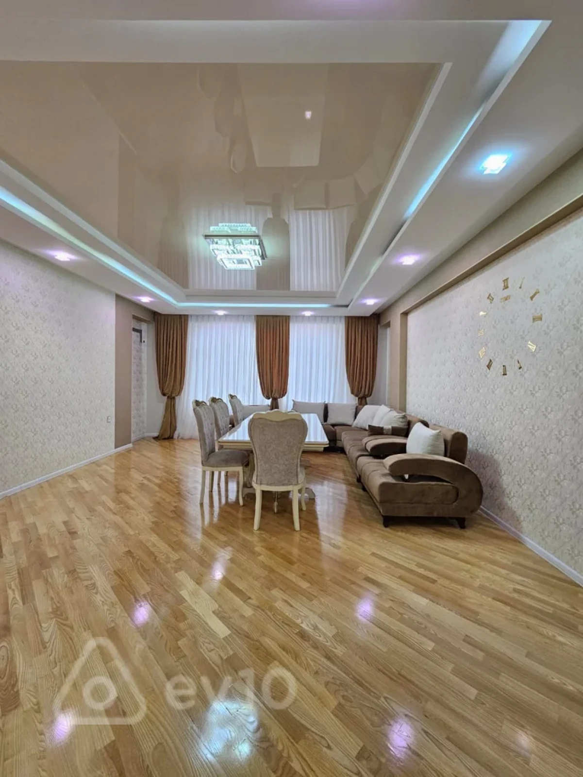 Kirayə verilir 3 otaqlı yeni tikili 160 m²