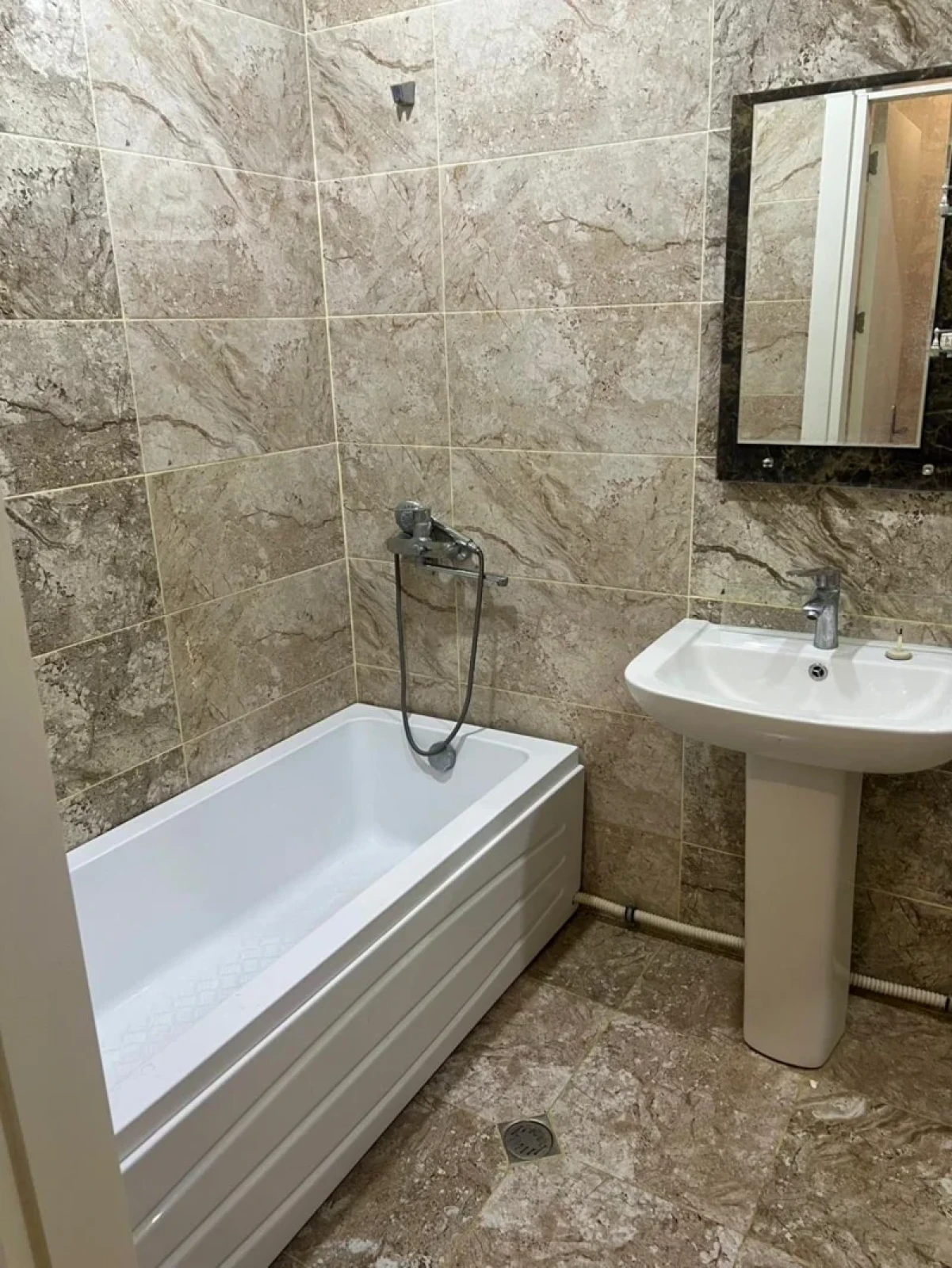 Kirayə verilir 3 otaqlı yeni tikili 125 m²