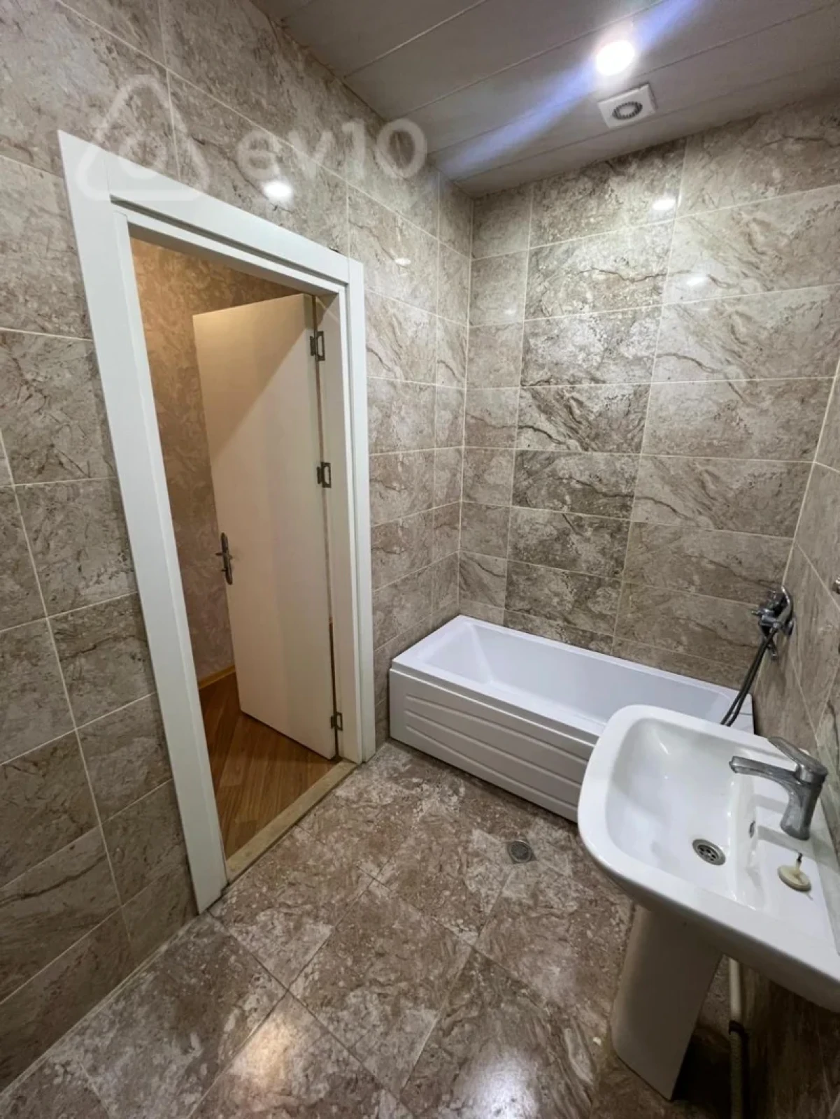 Kirayə verilir 3 otaqlı yeni tikili 125 m²