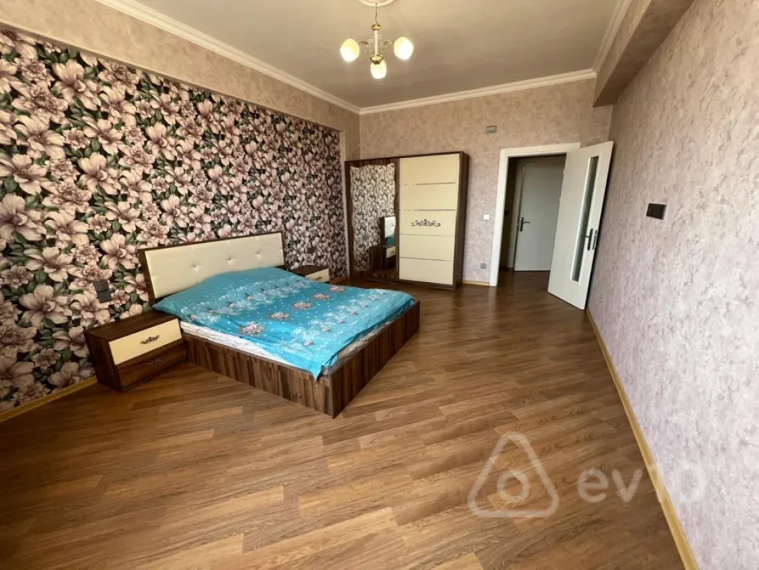 Kirayə verilir 3 otaqlı yeni tikili 125 m²