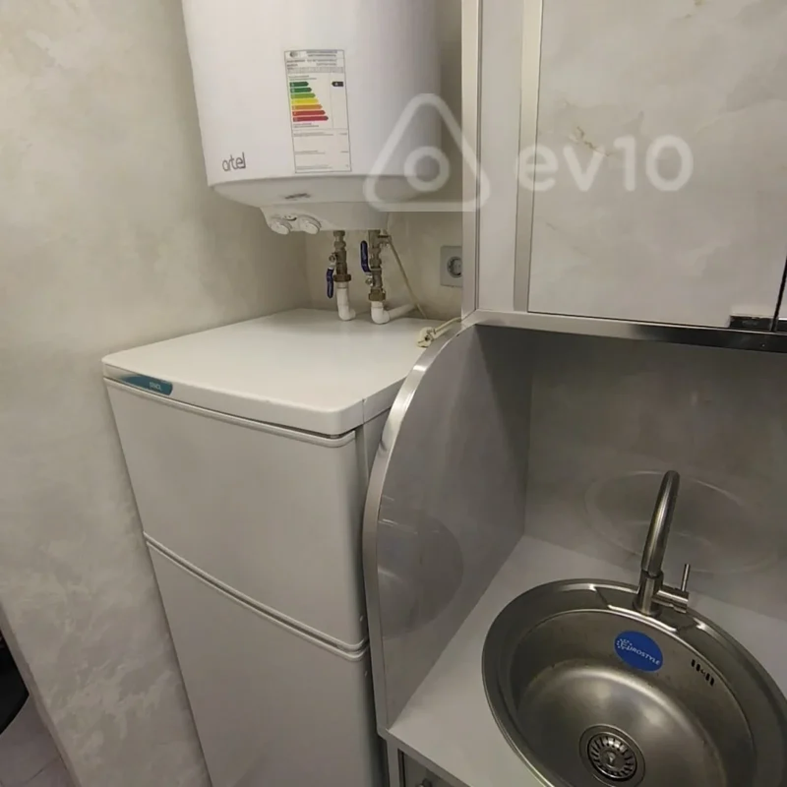 Kirayə verilir 2 otaqlı köhnə tikili 50 m²