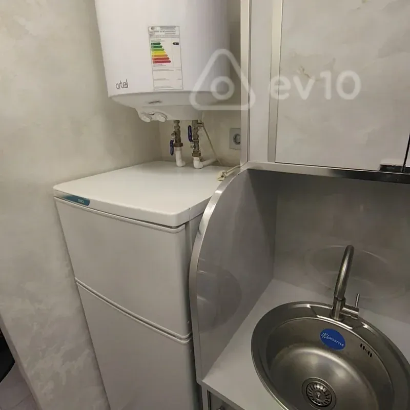 Kirayə verilir 2 otaqlı köhnə tikili 50 m²