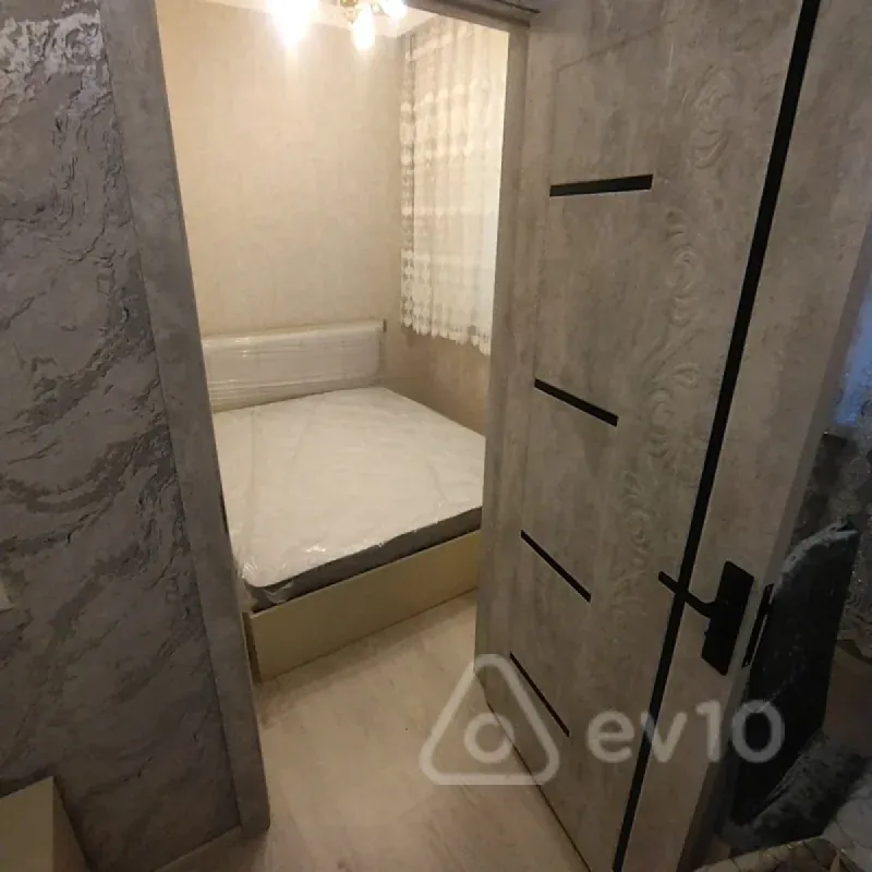 Kirayə verilir 2 otaqlı köhnə tikili 50 m²