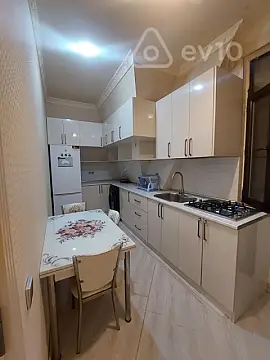 Kirayə verilir 2 otaqlı yeni tikili 70 m²