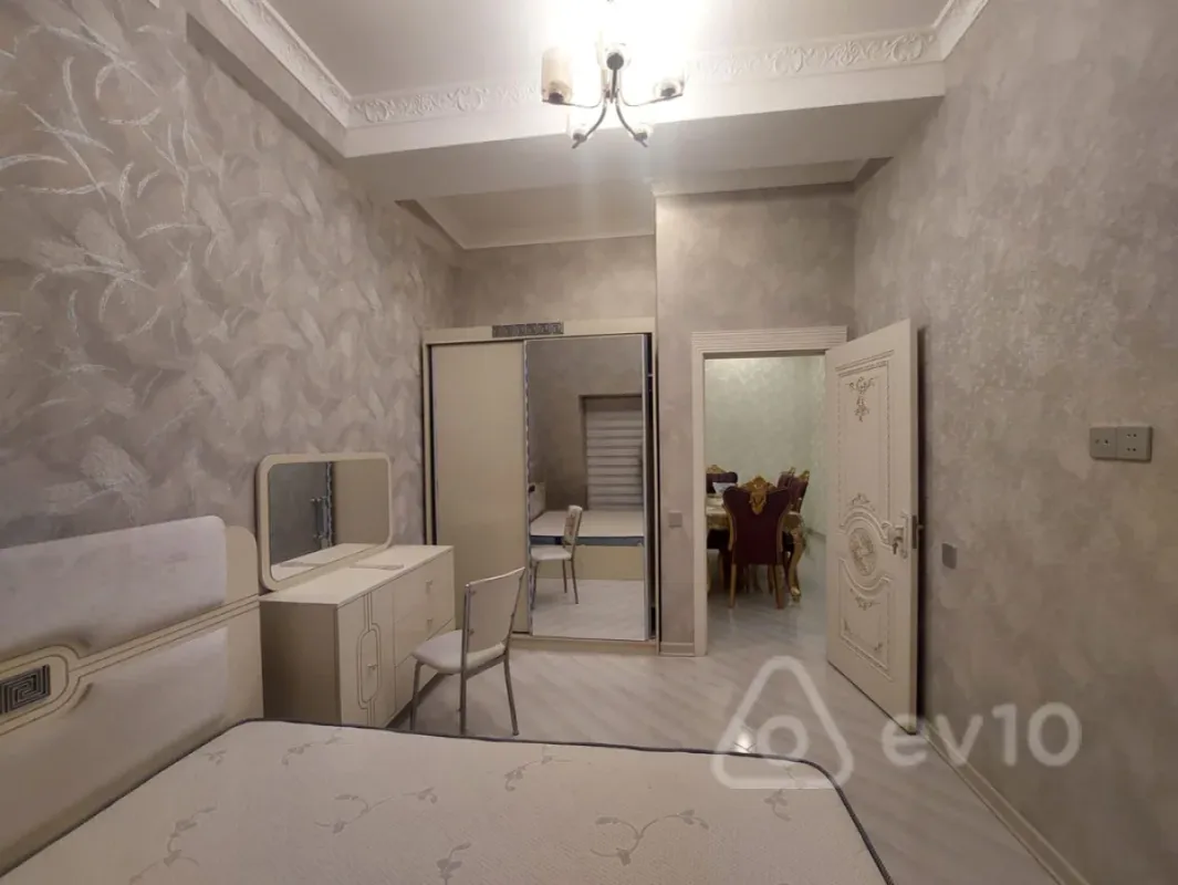 Kirayə verilir 2 otaqlı yeni tikili 70 m²