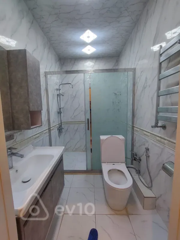 Kirayə verilir 2 otaqlı yeni tikili 70 m²