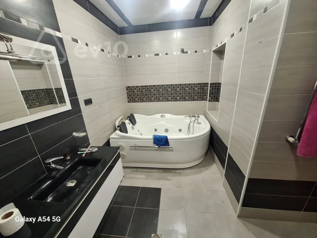 Satılır 3 otaqlı yeni tikili 187 m²