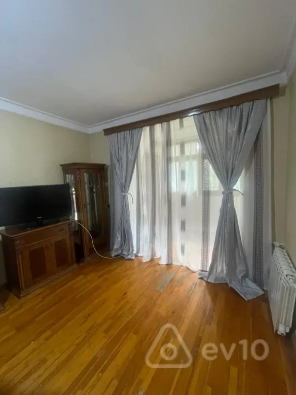 Kirayə verilir 2 otaqlı köhnə tikili 35 m²