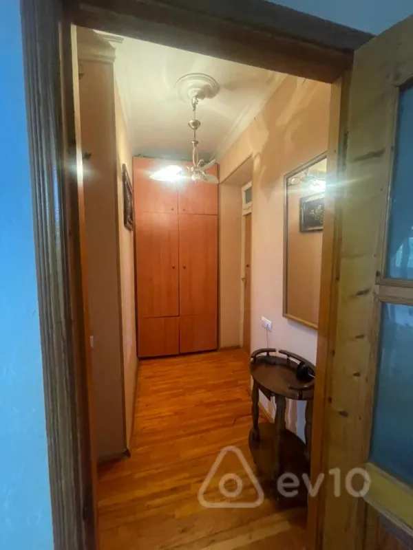 Kirayə verilir 2 otaqlı köhnə tikili 35 m²