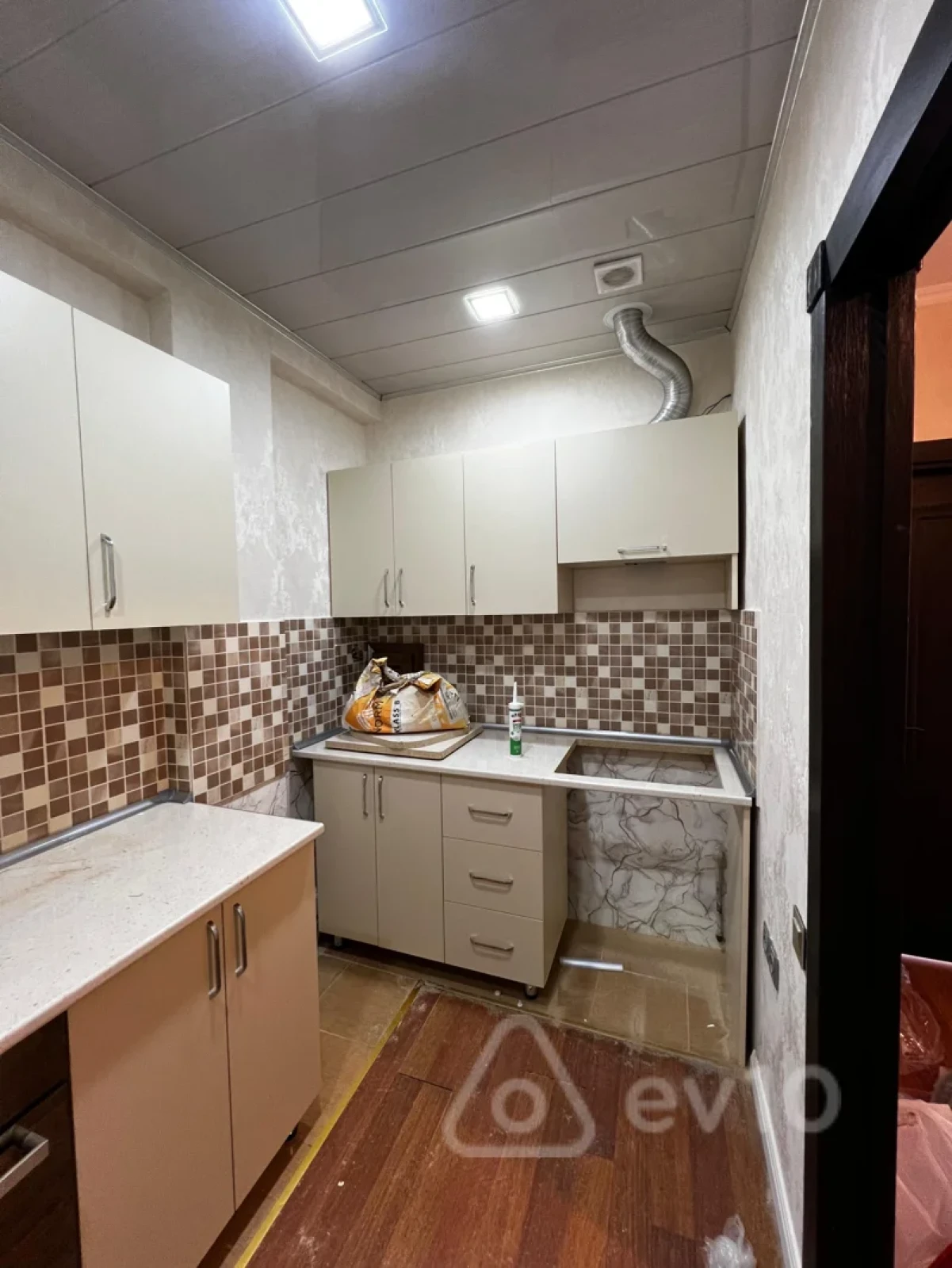 Kirayə verilir 2 otaqlı yeni tikili 60 m²