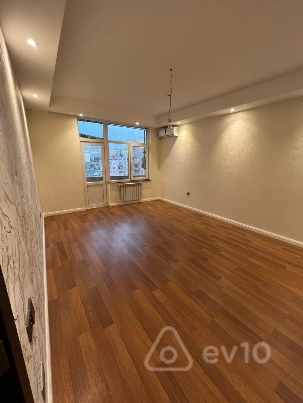 Kirayə verilir 2 otaqlı yeni tikili 60 m²