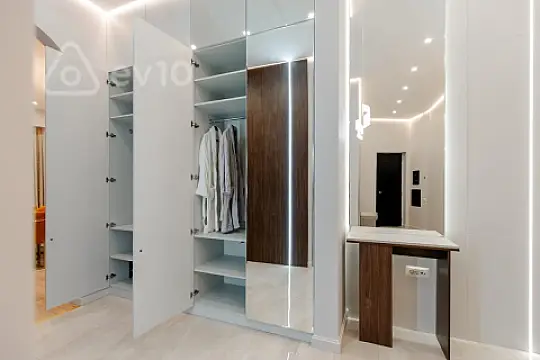 Kirayə verilir 3 otaqlı yeni tikili 140 m²