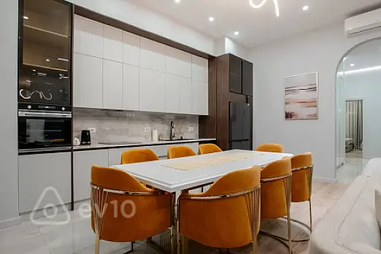 Kirayə verilir 3 otaqlı yeni tikili 140 m²
