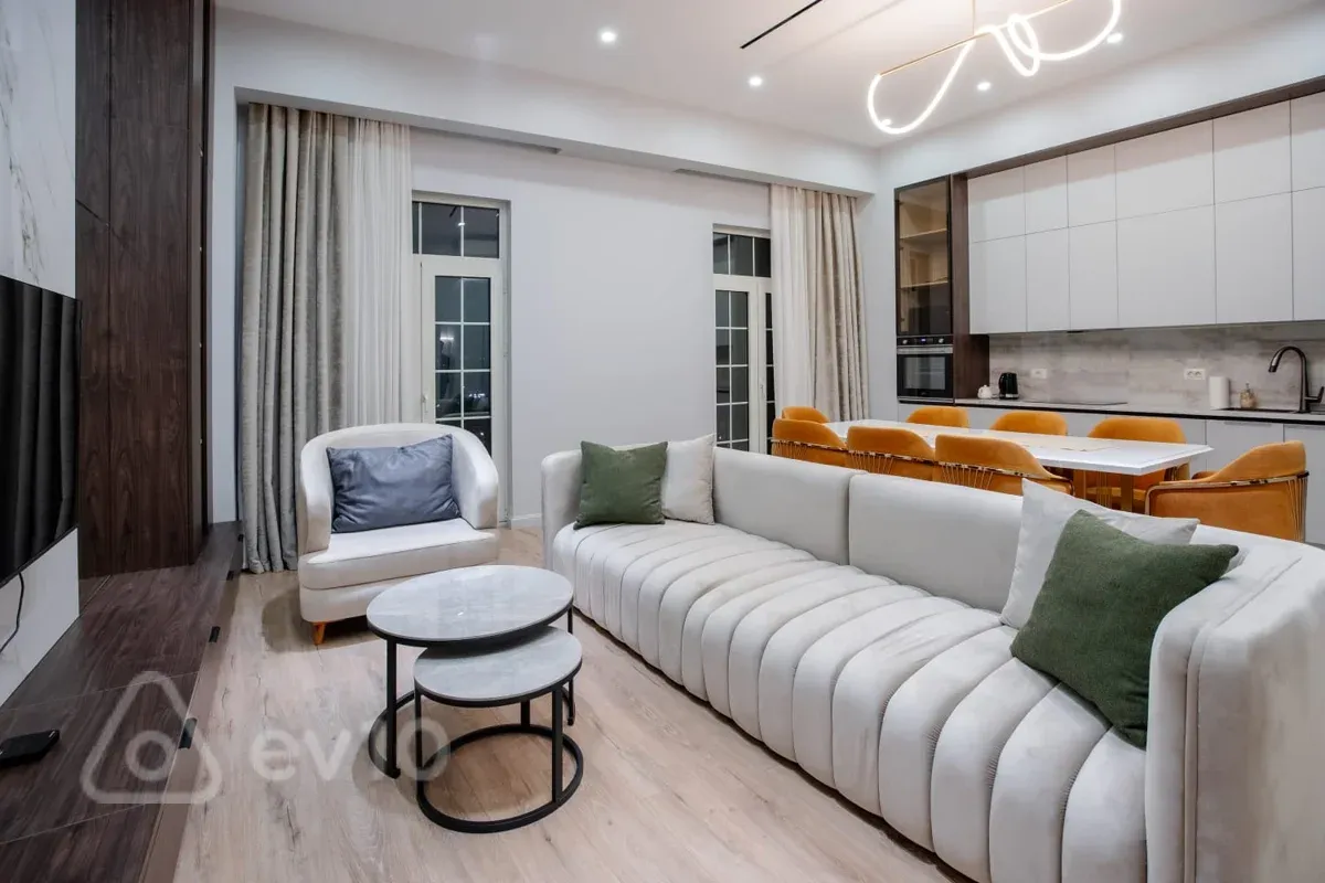 Kirayə verilir 3 otaqlı yeni tikili 140 m²