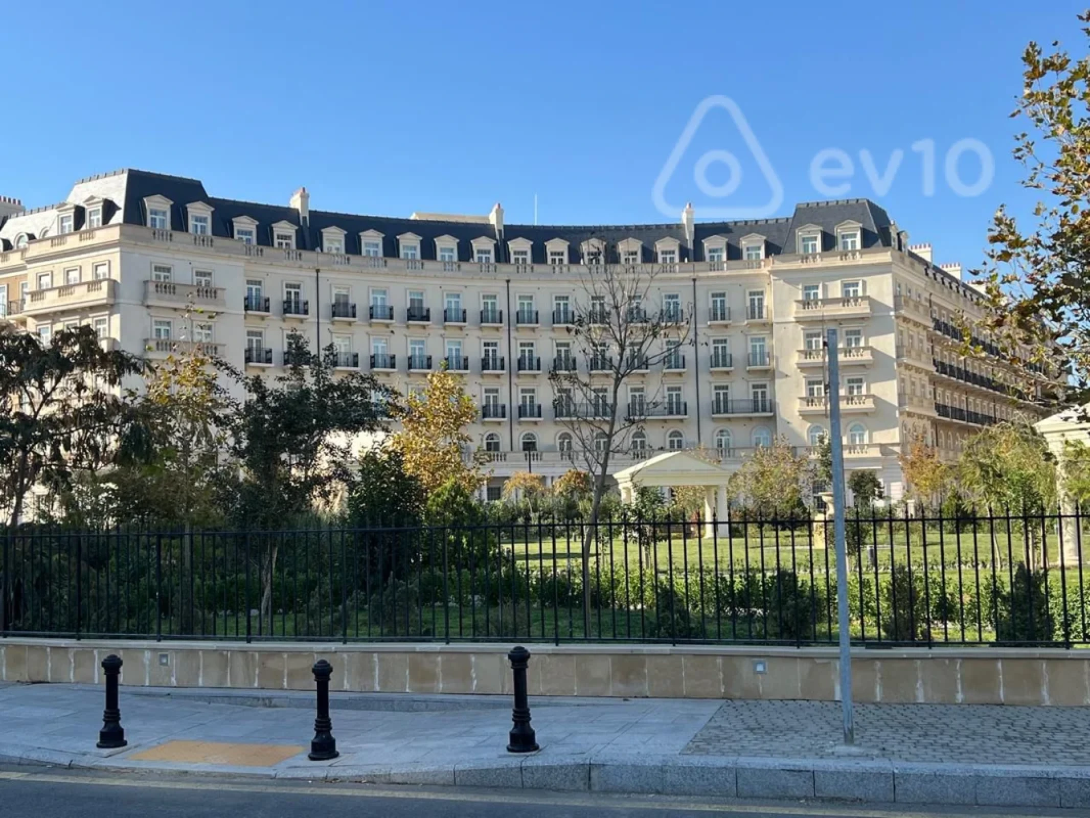 Kirayə verilir 3 otaqlı yeni tikili 140 m²