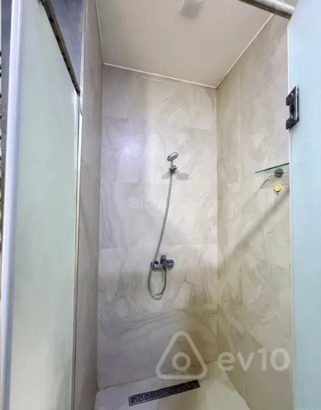 Kirayə verilir 4 otaqlı yeni tikili 190 m²