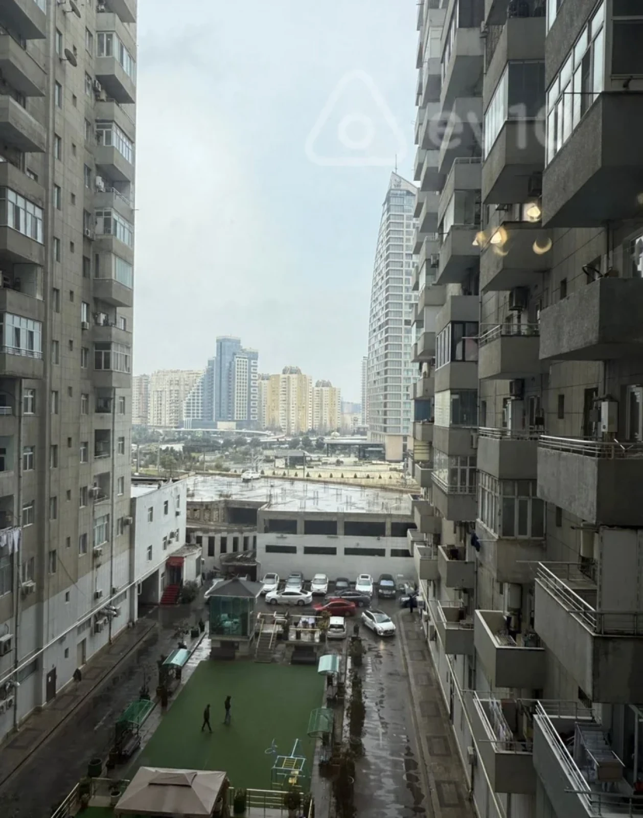 Kirayə verilir 4 otaqlı yeni tikili 190 m²