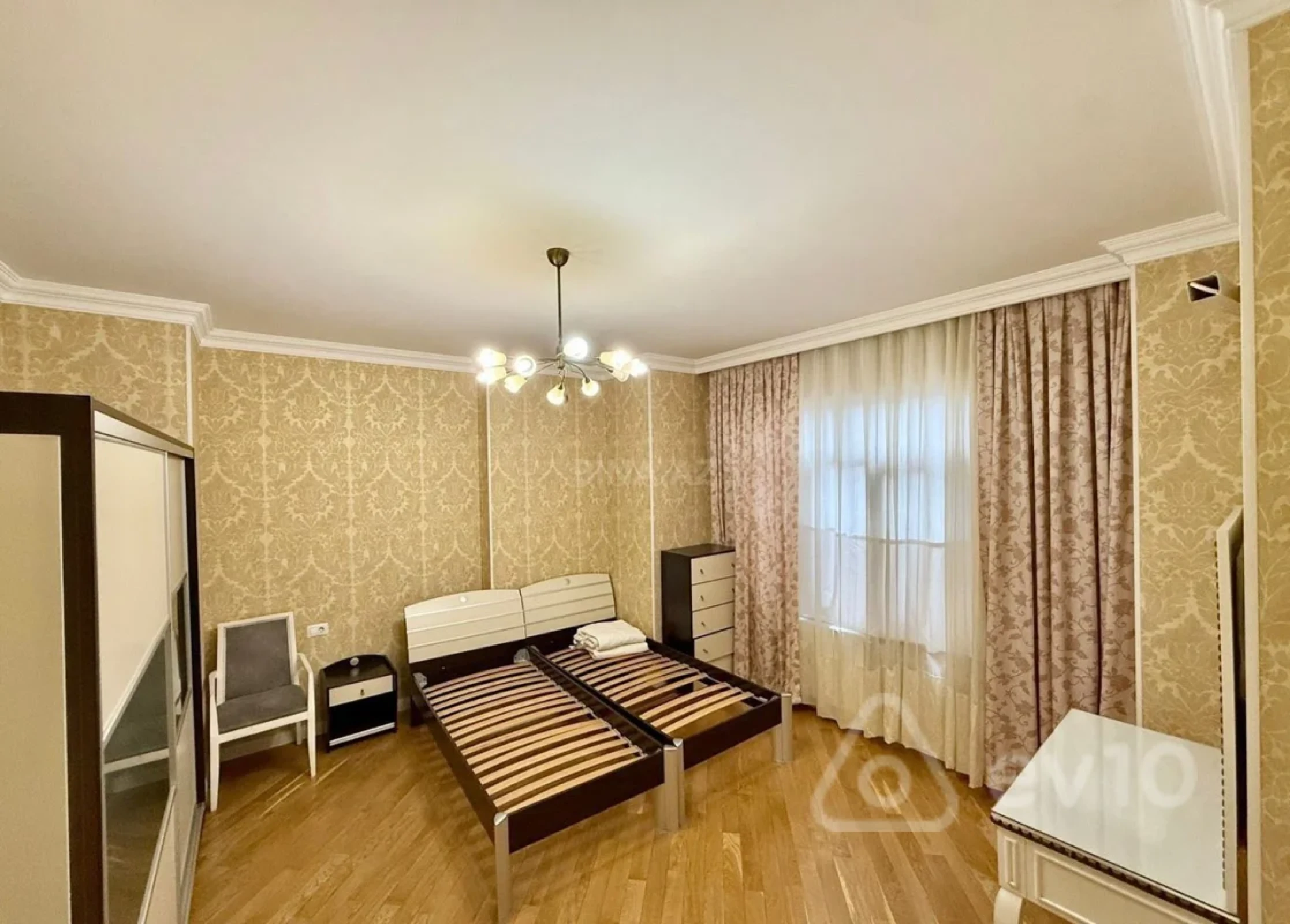 Kirayə verilir 4 otaqlı yeni tikili 190 m²