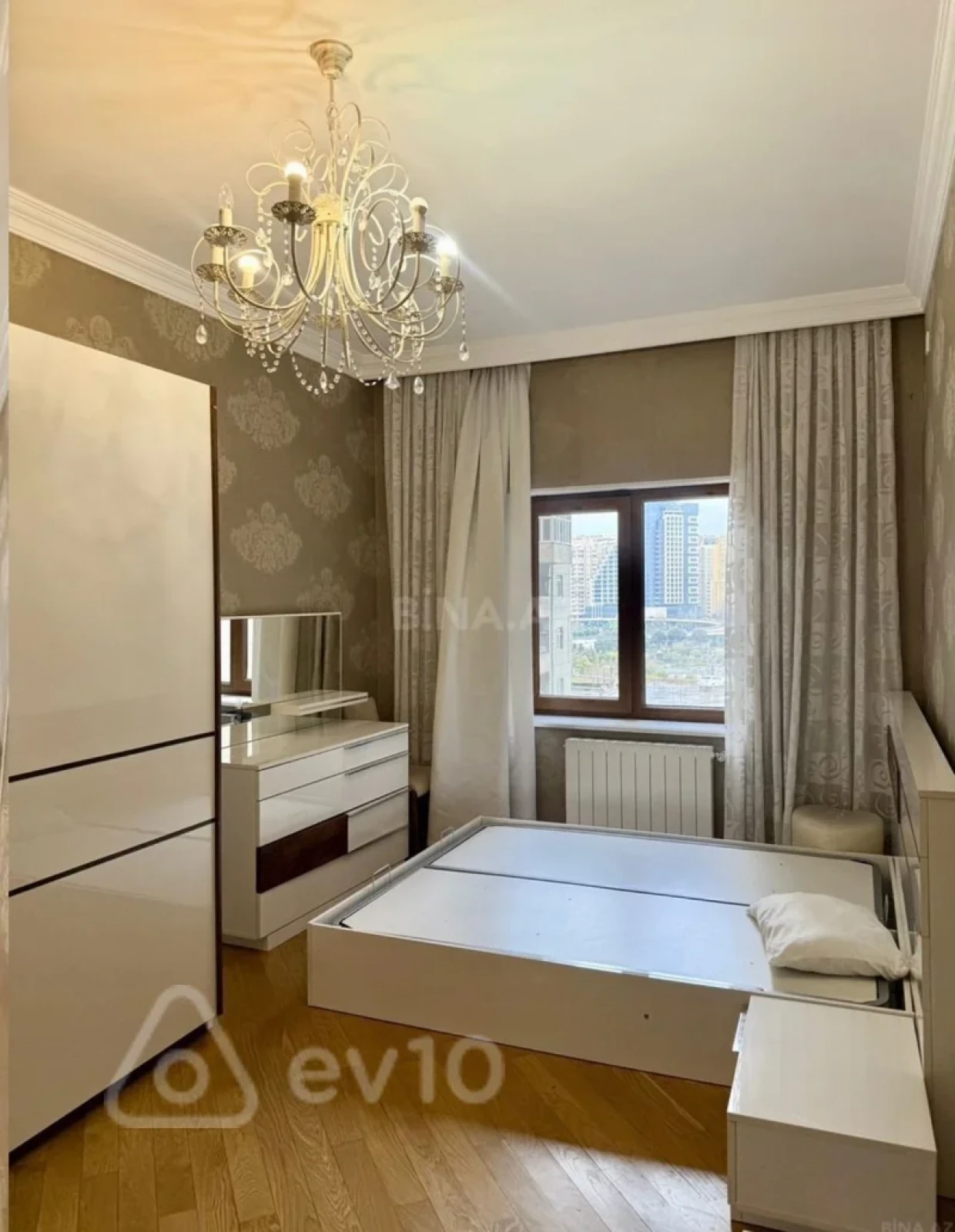 Kirayə verilir 4 otaqlı yeni tikili 190 m²