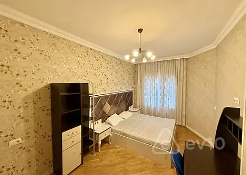 Kirayə verilir 4 otaqlı yeni tikili 190 m²