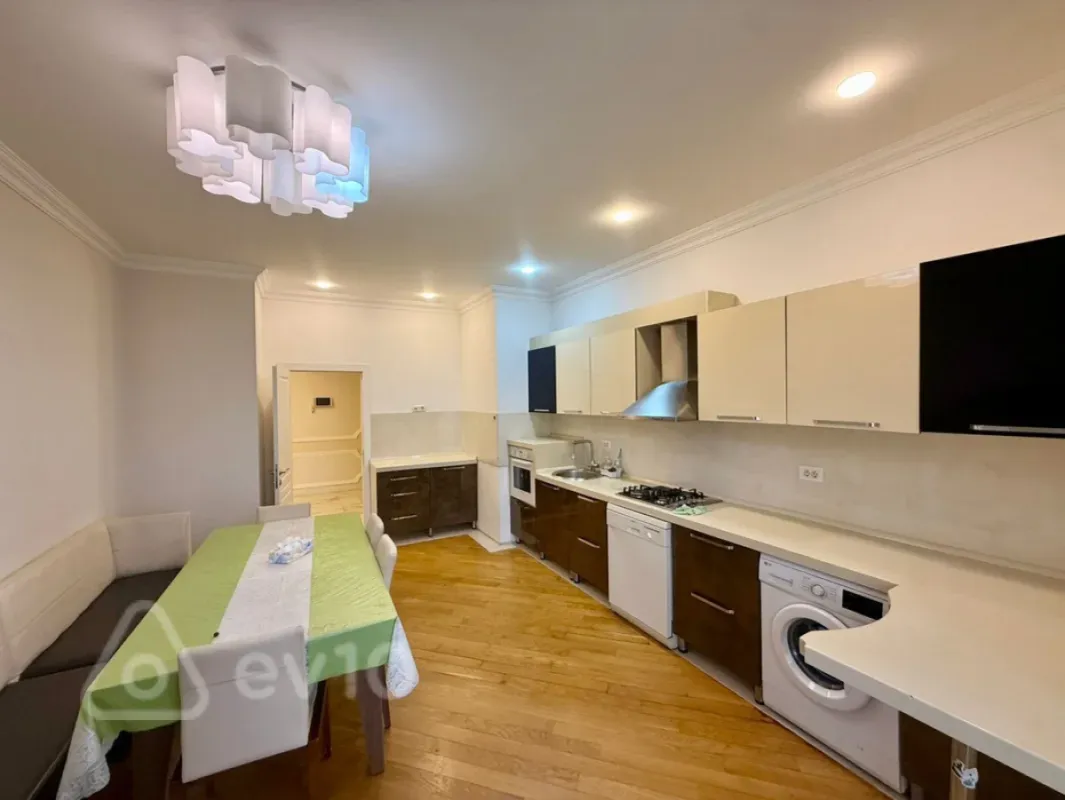 Kirayə verilir 4 otaqlı yeni tikili 190 m²